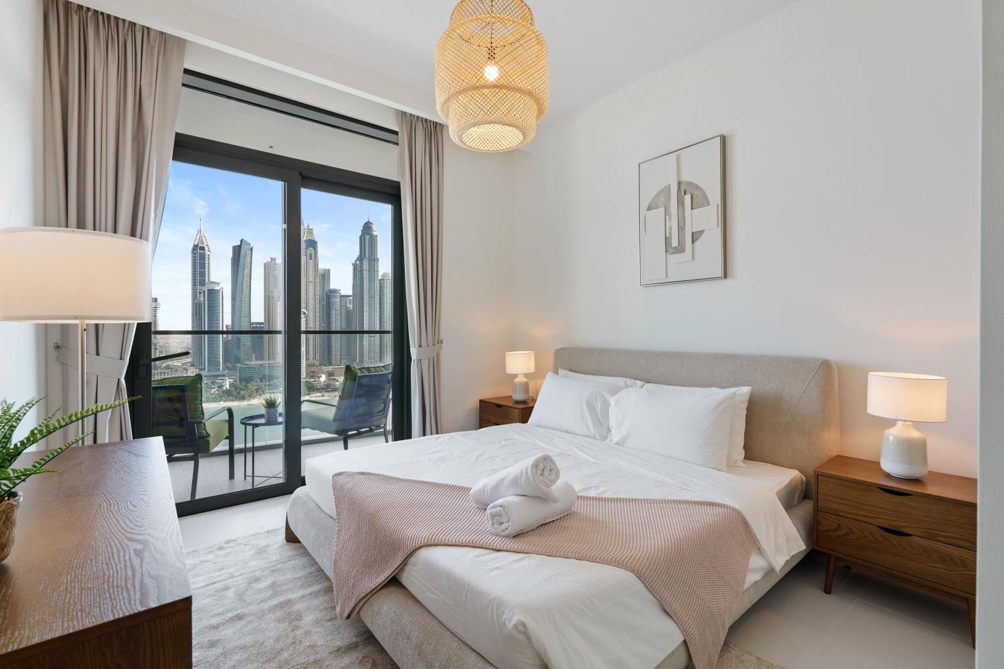 Luxurious 2br In Beachfront With Marina Skyline View *
