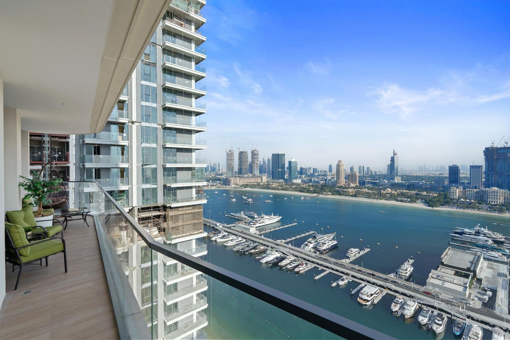 Luxurious 2br In Beachfront With Marina Skyline View Dubai