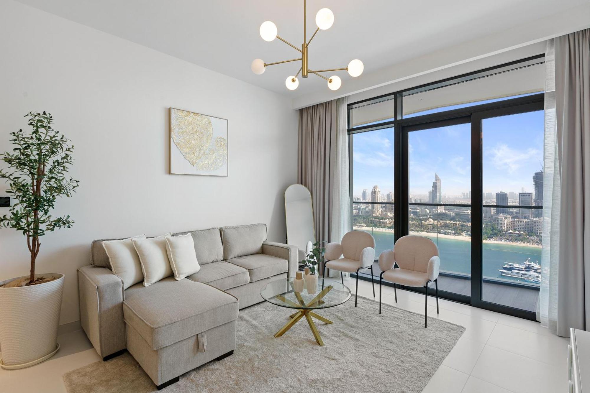 Luxurious 2br In Beachfront With Marina Skyline View Apartment