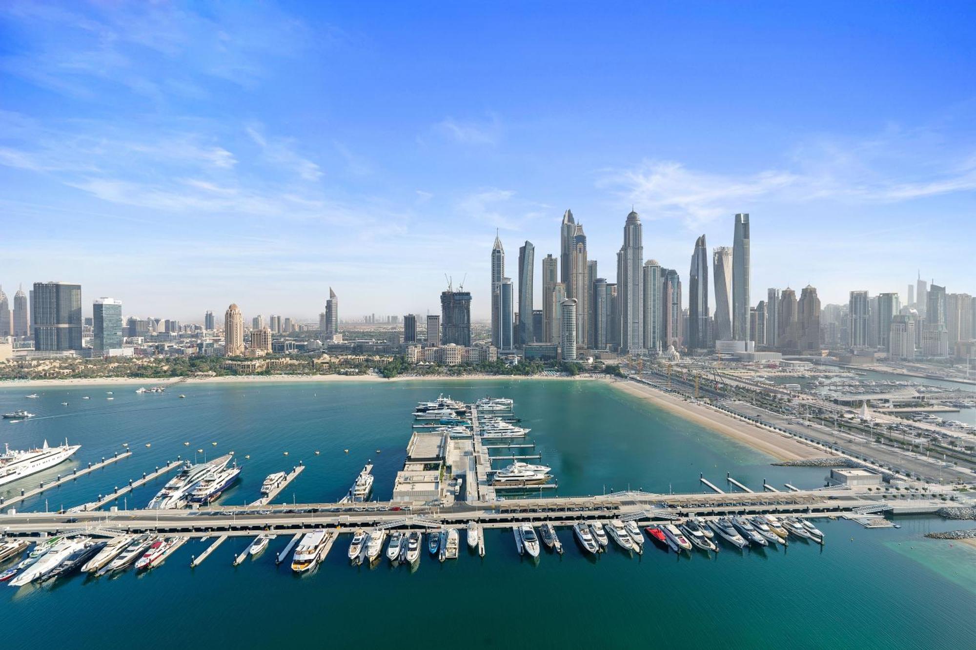 Luxurious 2br In Beachfront With Marina Skyline View Apartment *