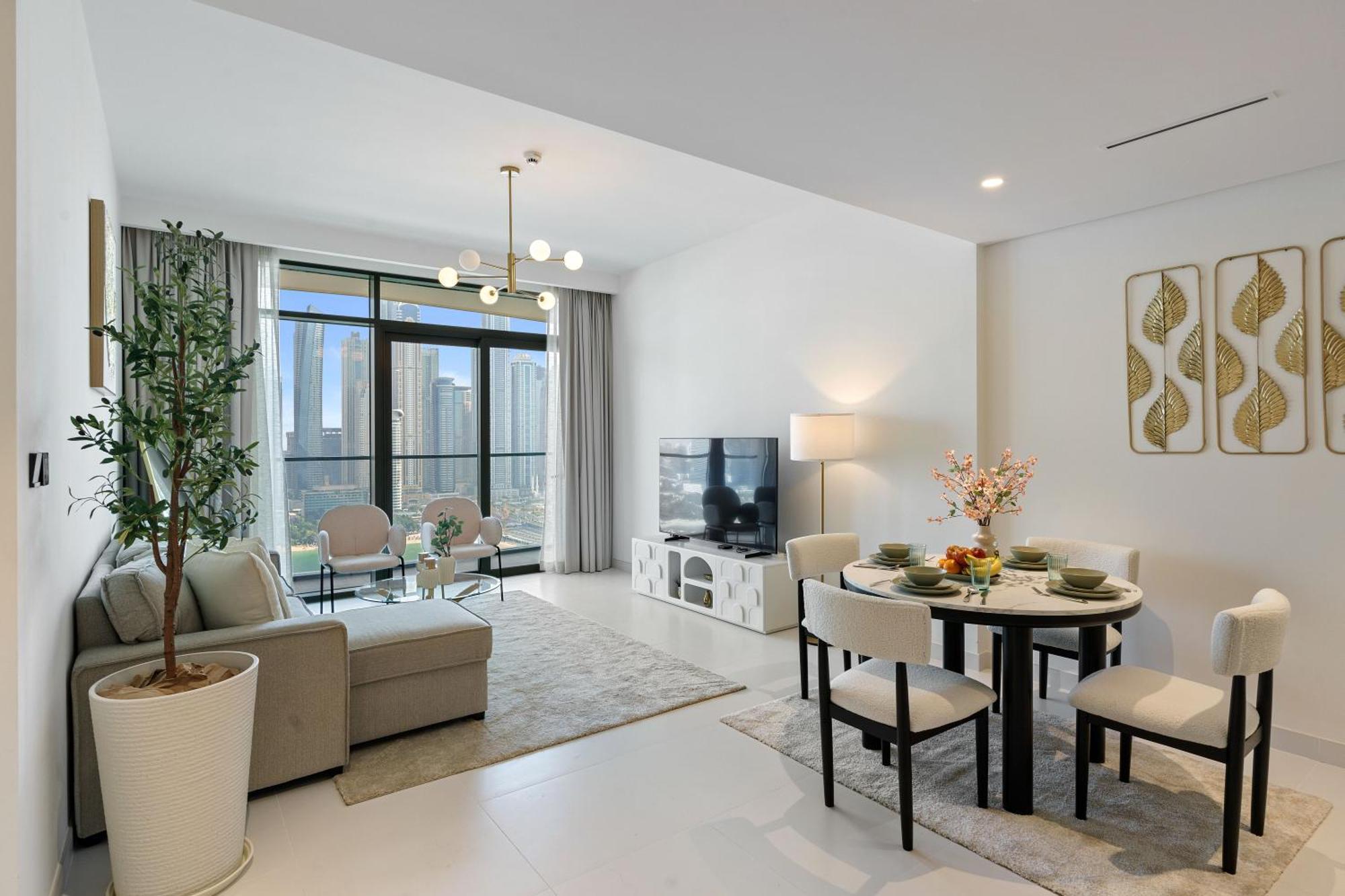 Luxurious 2br In Beachfront With Marina Skyline View