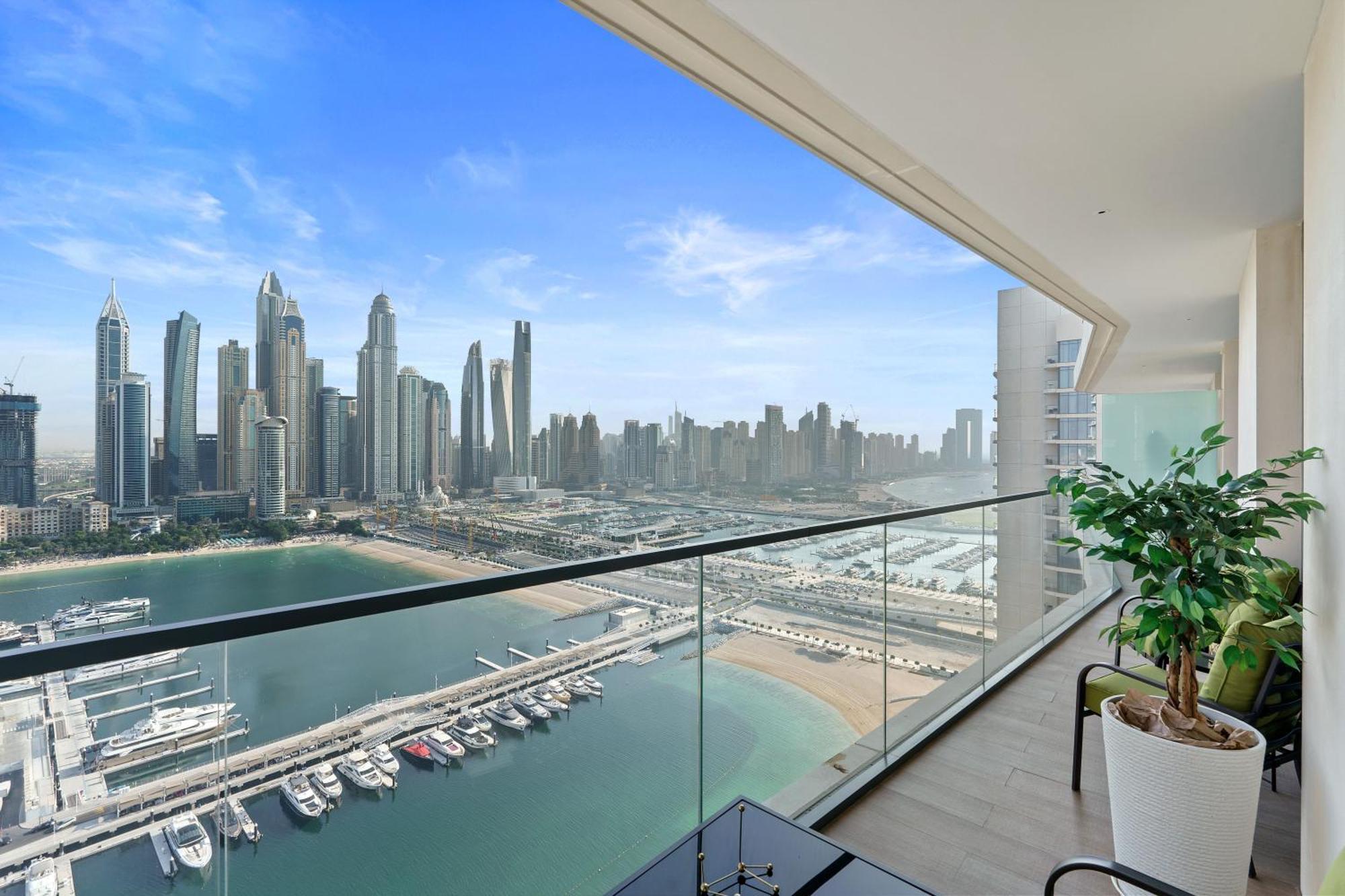 Apartment Luxurious 2br In Beachfront With Marina Skyline View *