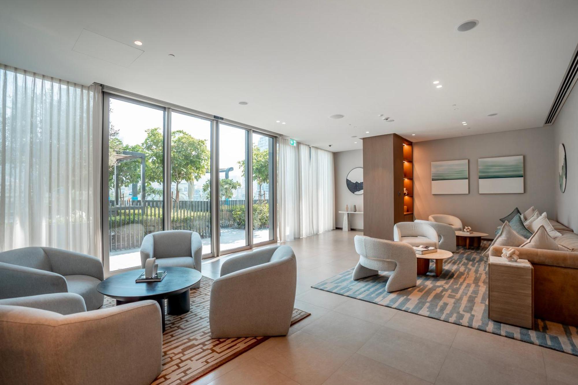 Luxury 1-bedroom In Downtown I Walk To Mall And Fountains Dubai