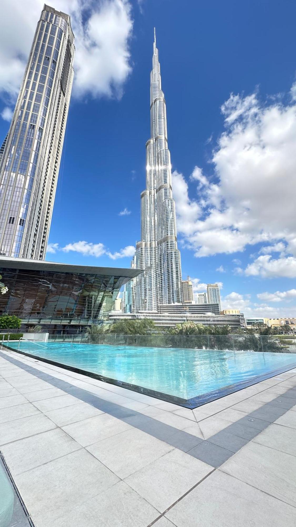 Apartment Luxury 1-bedroom In Downtown I Walk To Mall And Fountains Dubai
