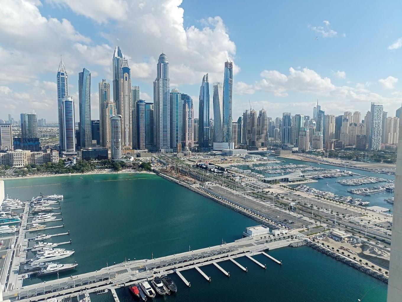 Luxurious 2br In Beachfront With Marina Skyline View Apartment *