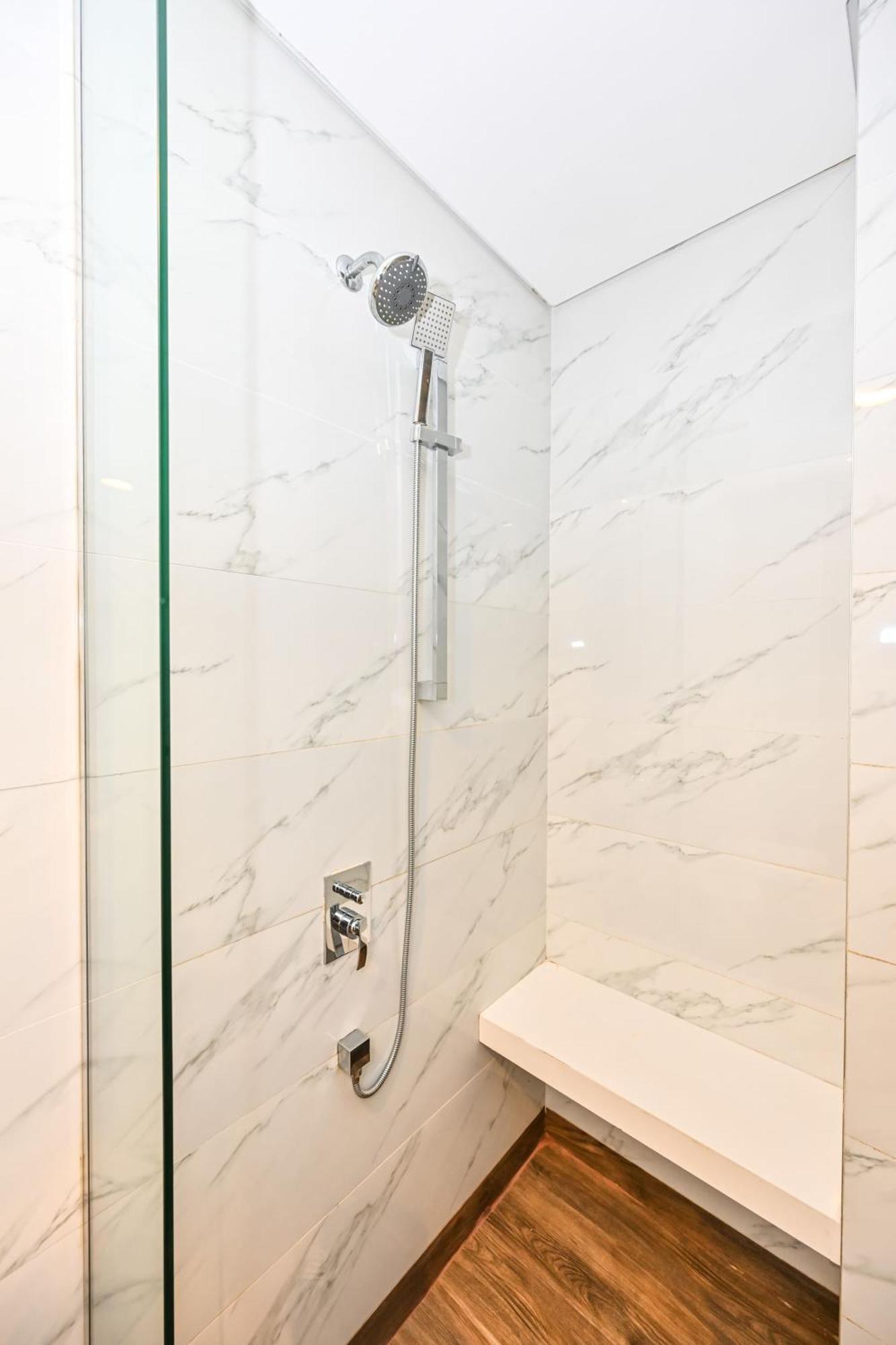 Luxurious With Bay View In Sol Bay Apartment Dubai