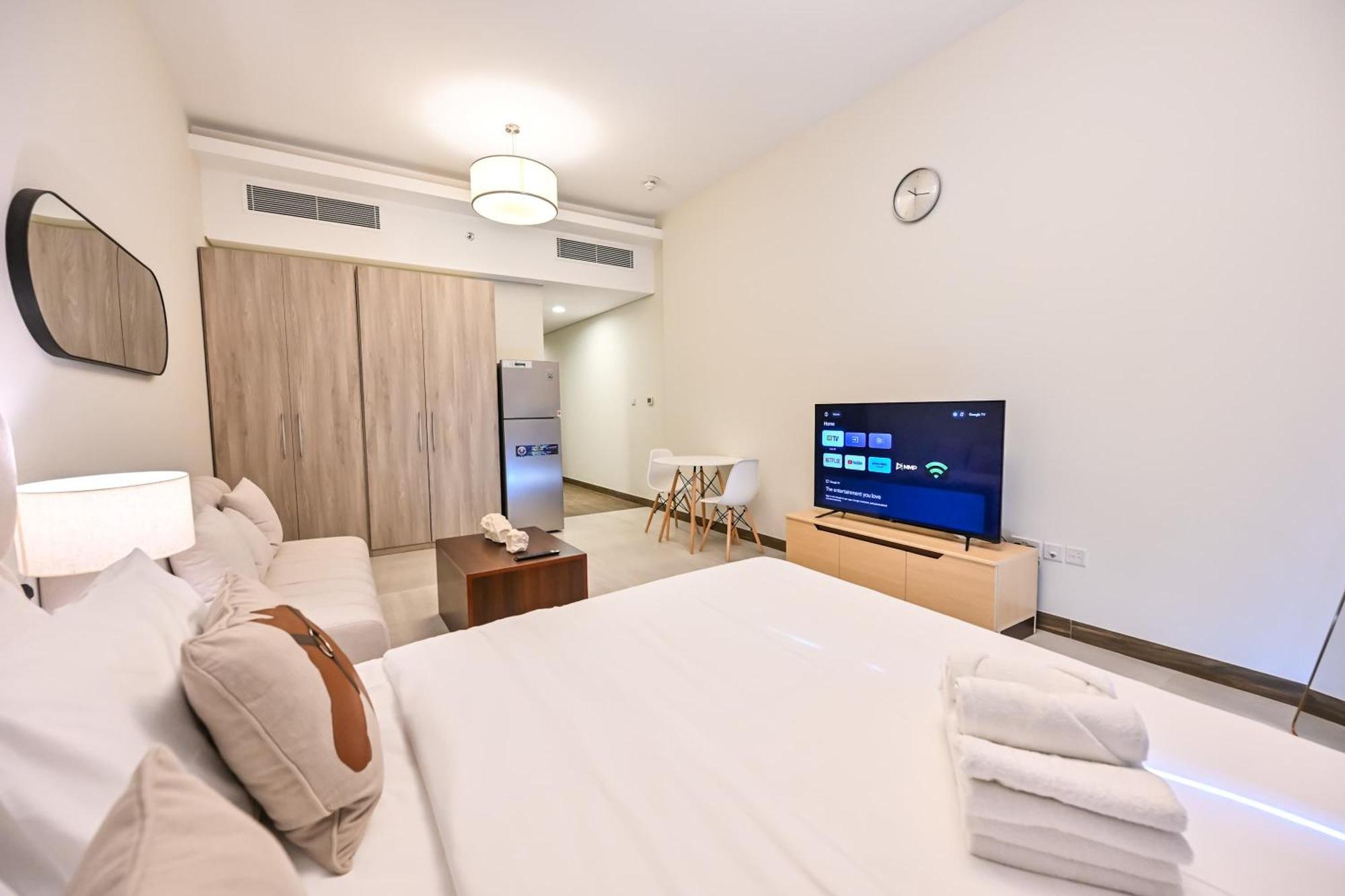Apartment Luxurious With Bay View In Sol Bay Dubai
