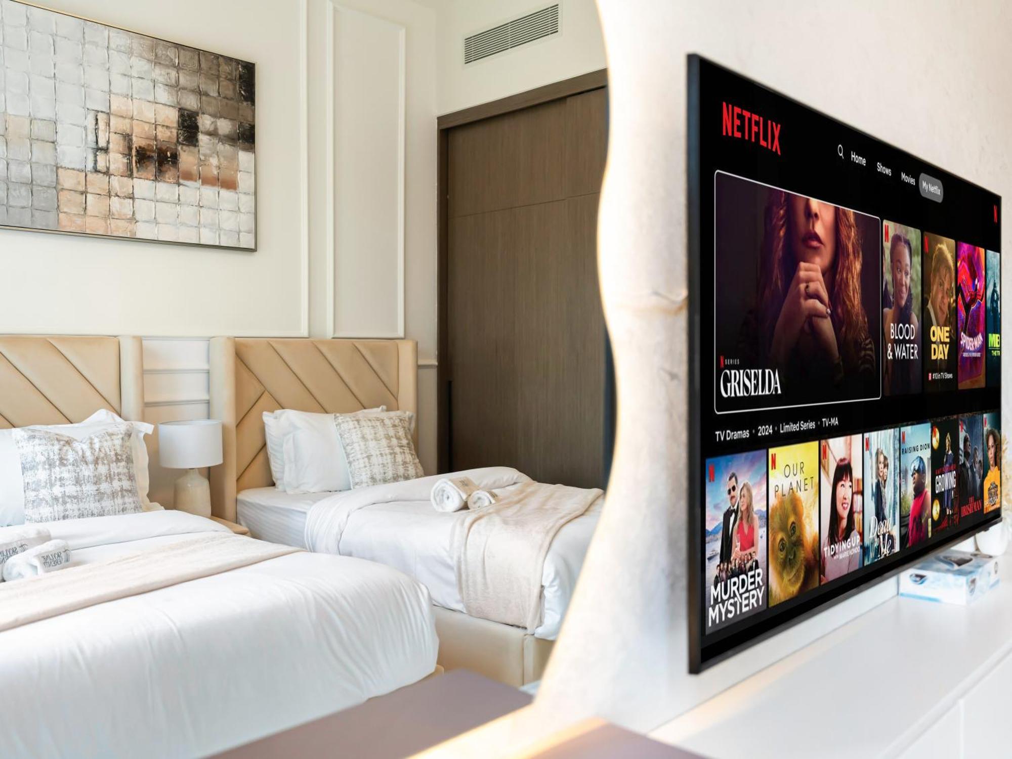 Signature Series 1 Bedroom I Free Parking, Gym, Pool I Playstation 5 I By Skyline Serenity Apartment
