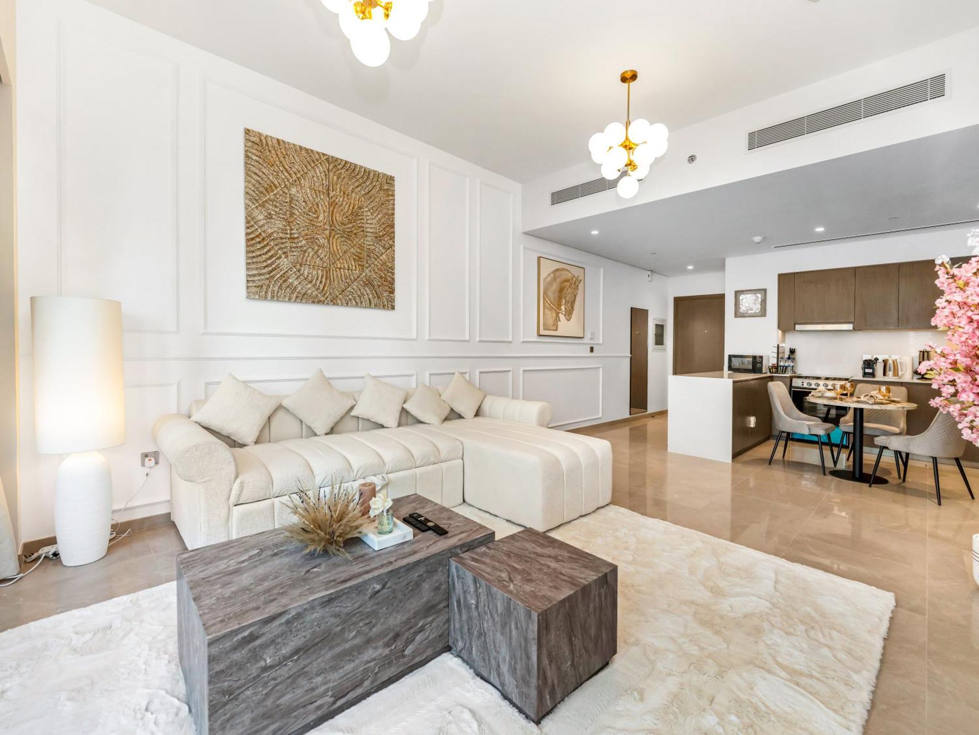 Signature Series 1 Bedroom I Free Parking, Gym, Pool I Playstation 5 I By Skyline Serenity Dubai