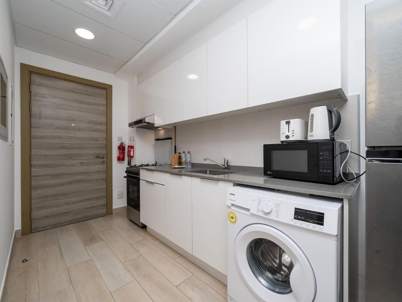 Brand New Bloom With Marina Skyline Apartment