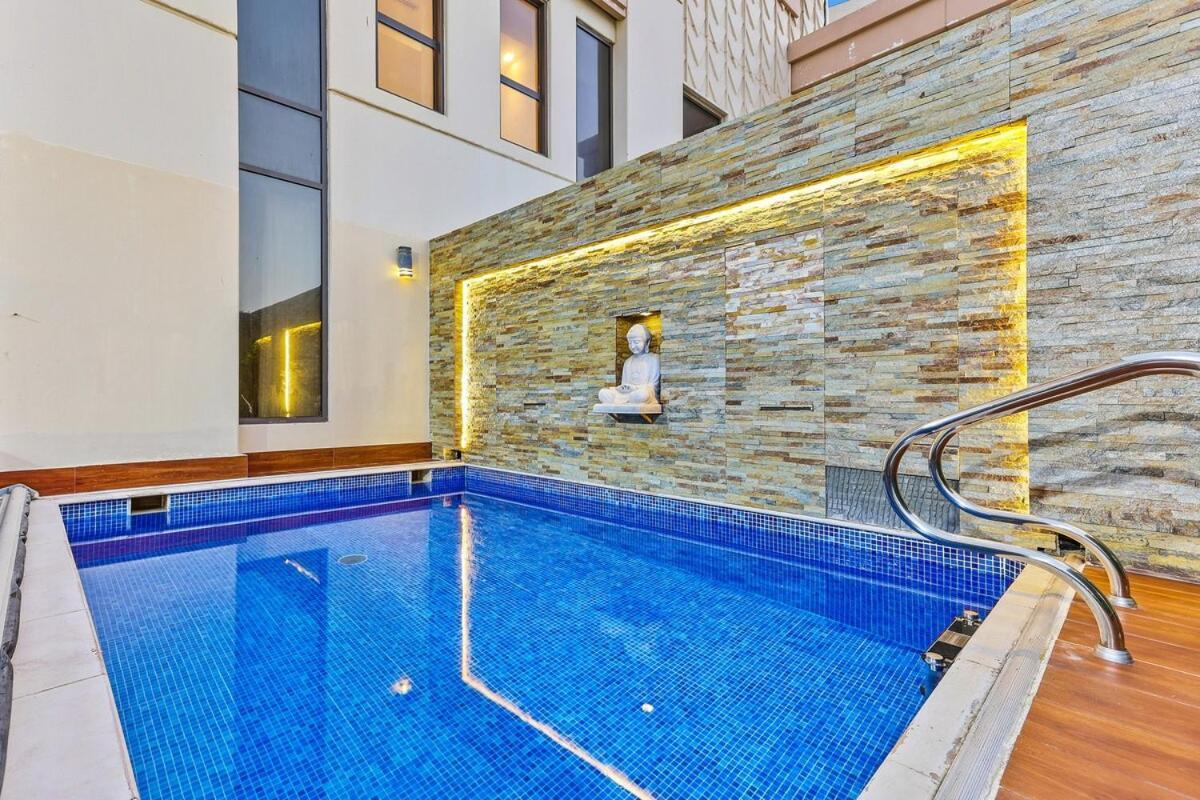 First Class Exceptional Penthouse Living In Jbr *
