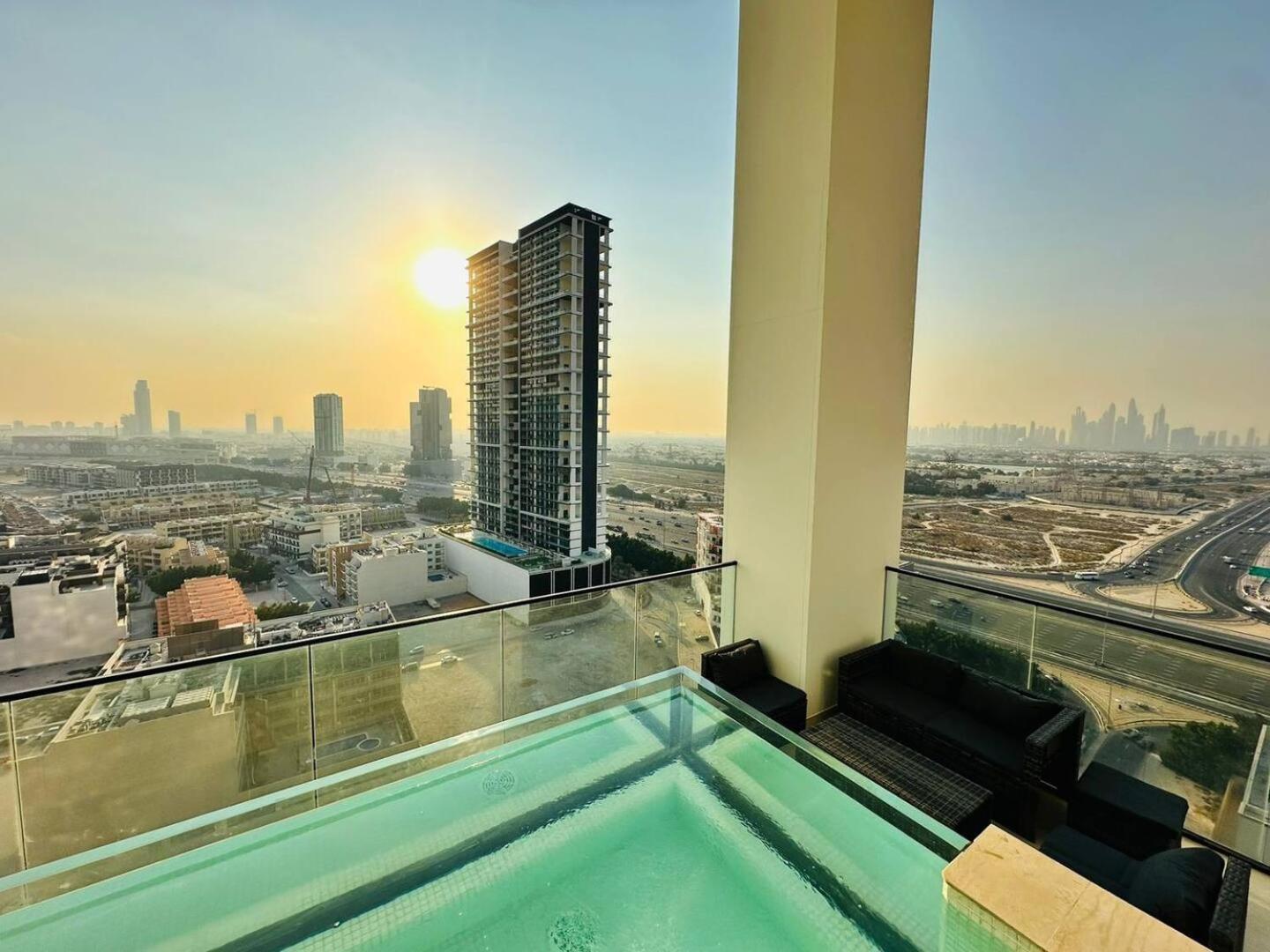 Smart 2br With Private Pool In Jvc