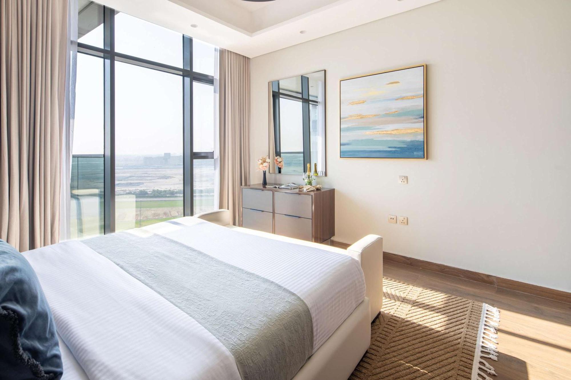 Frank Porter - Nobles Tower Dubai