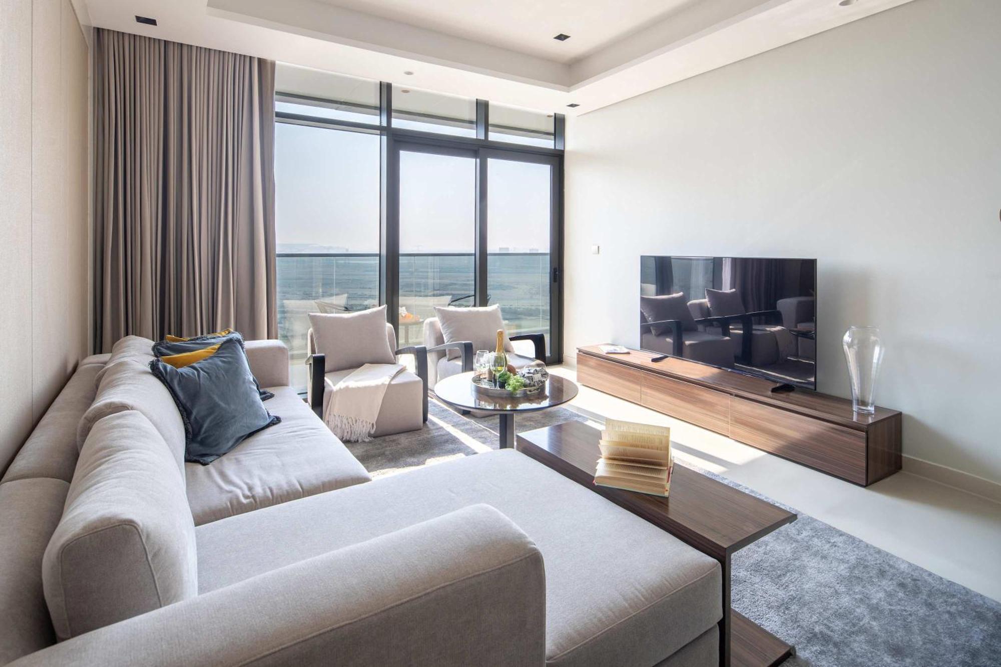 Frank Porter - Nobles Tower Dubai