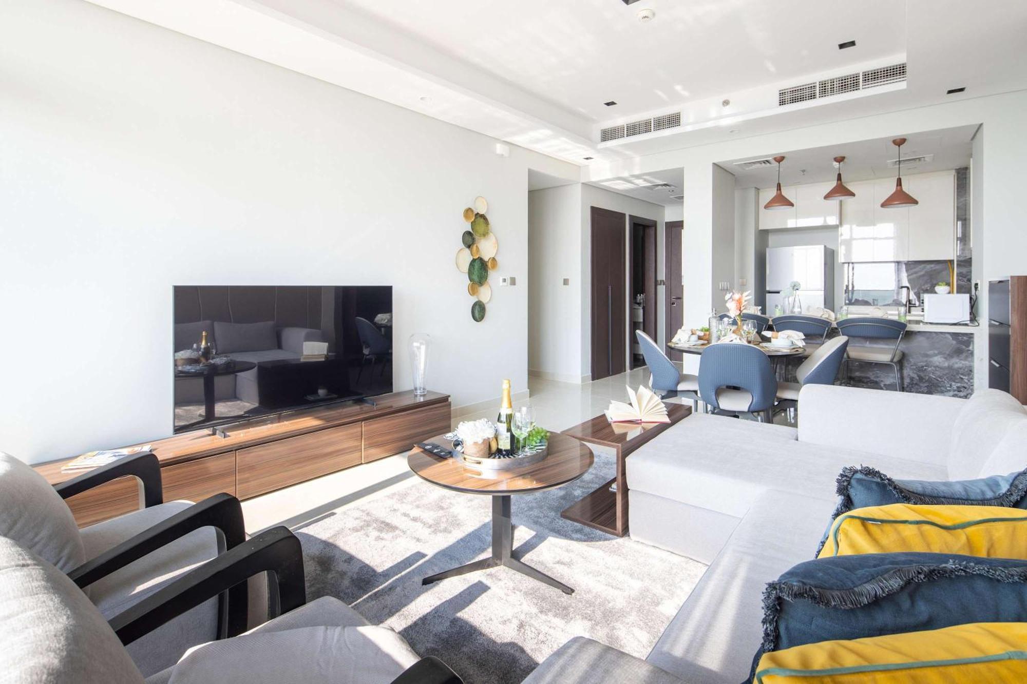 Frank Porter - Nobles Tower Dubai