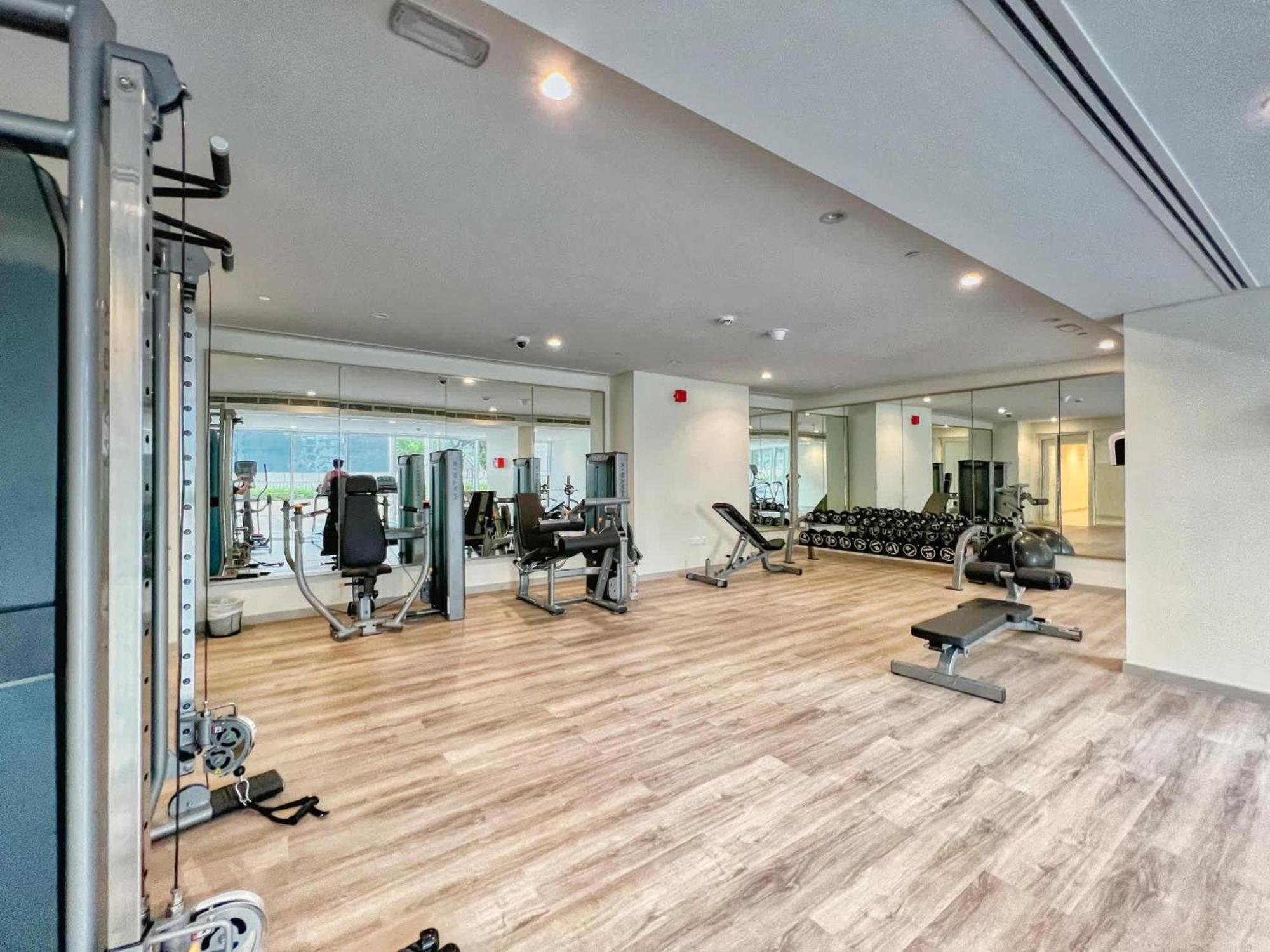 Luxury 2bd With Pool Gym & Burj Khalifa Views Apartment