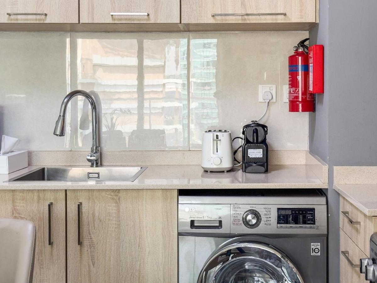 Elegant 1br With Balcony & Views In Business Bay Apartment *