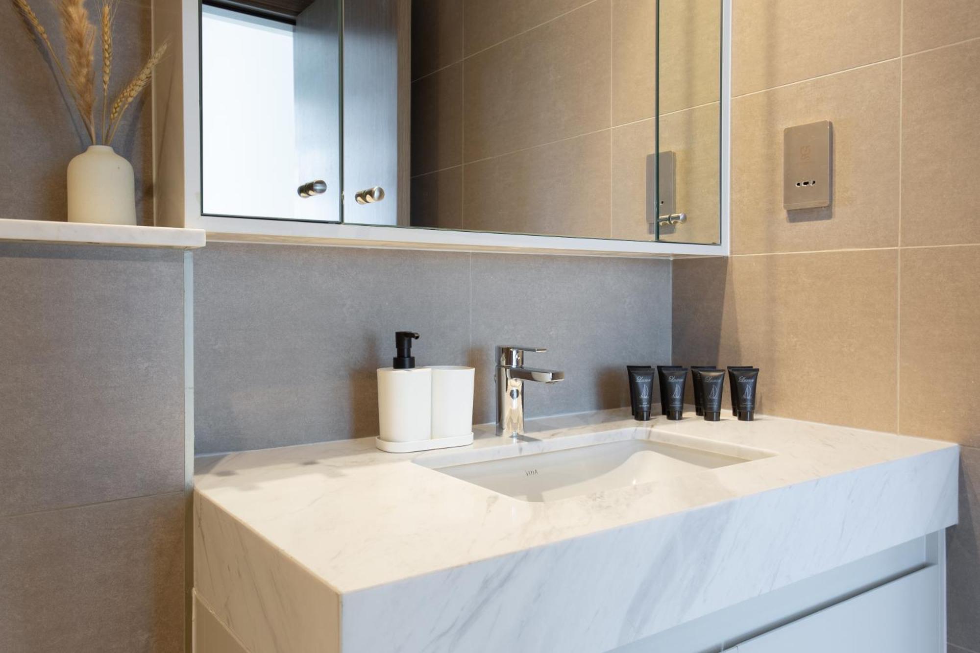 Prime Downtown Location 2br Burj Royale *