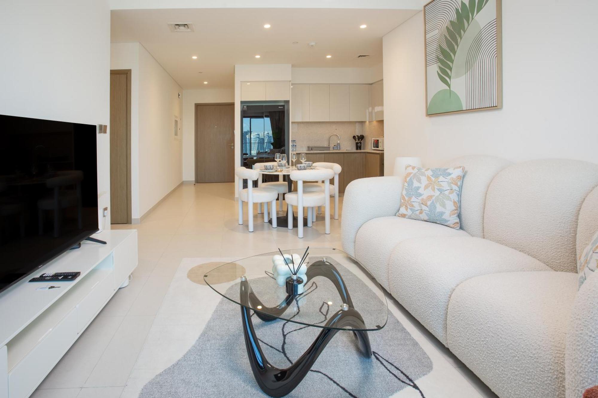 Prime Downtown Location 2br Burj Royale Apartment Dubai