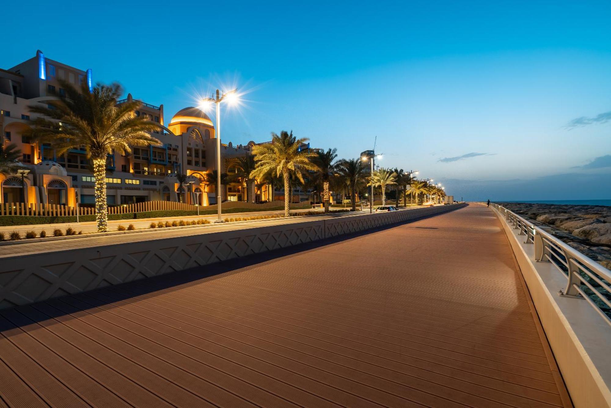 Apartment Amazing Beachfront Apartments Near Atlantis Waterpark By Simply Comfort Sarai Palm Jumeirah Dubai