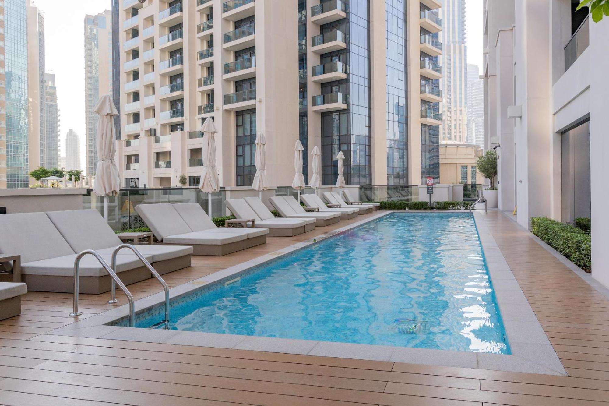 Apartment Steps To Mall & Burj, Ideal In Downtown