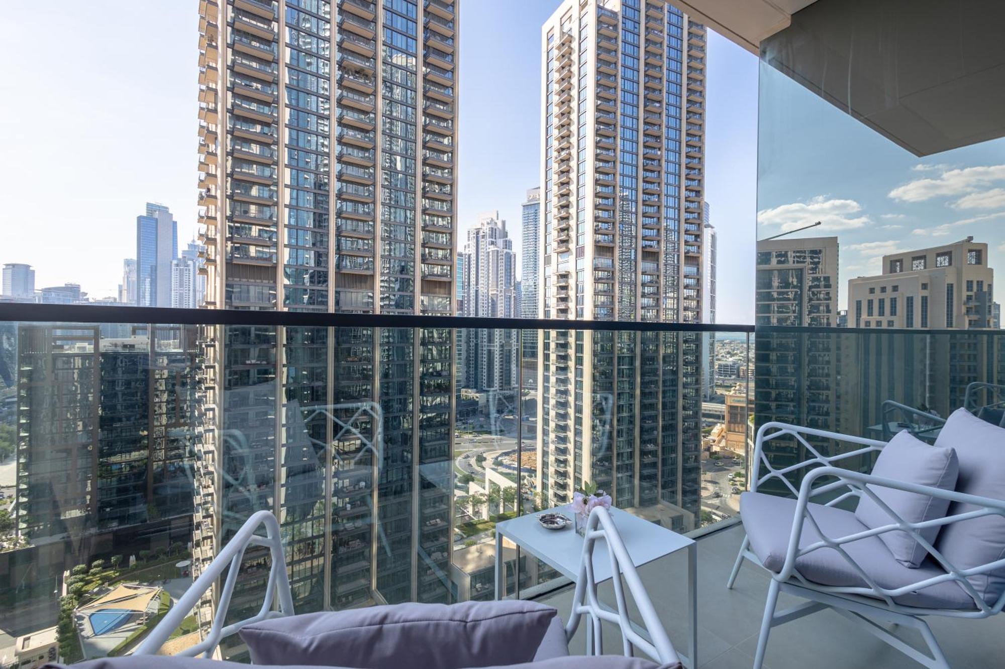 Steps To Mall & Burj, Ideal In Downtown Apartment *