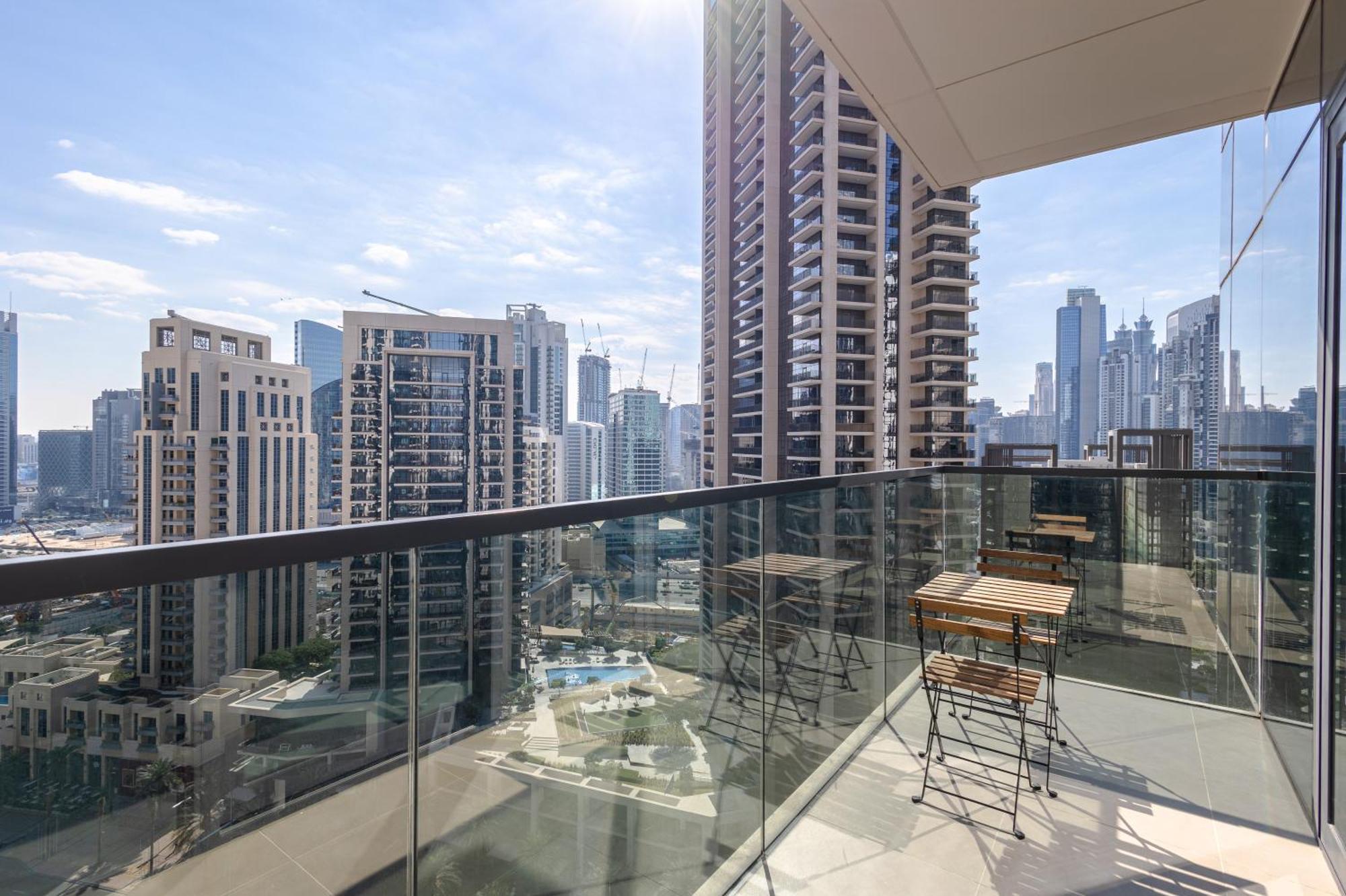 Apartment Steps To Mall & Burj, Ideal In Downtown