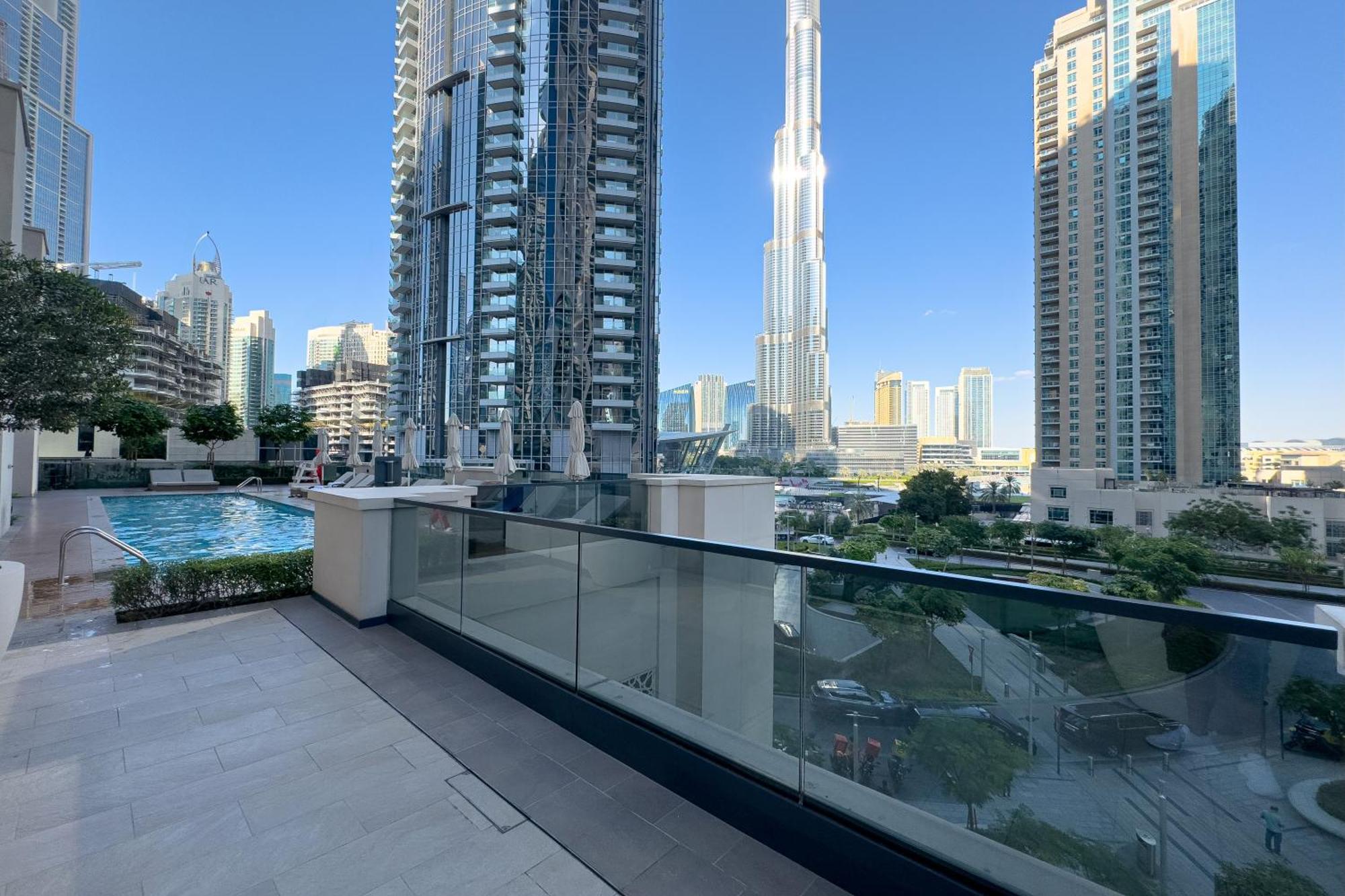Steps To Mall & Burj, Ideal In Downtown Apartment *