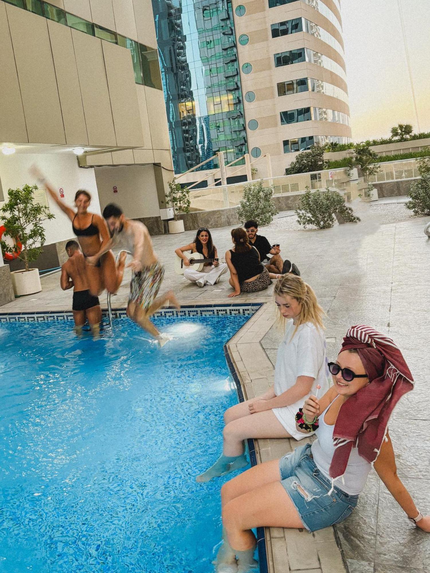 Pineapple Xpress Apartment Dubai