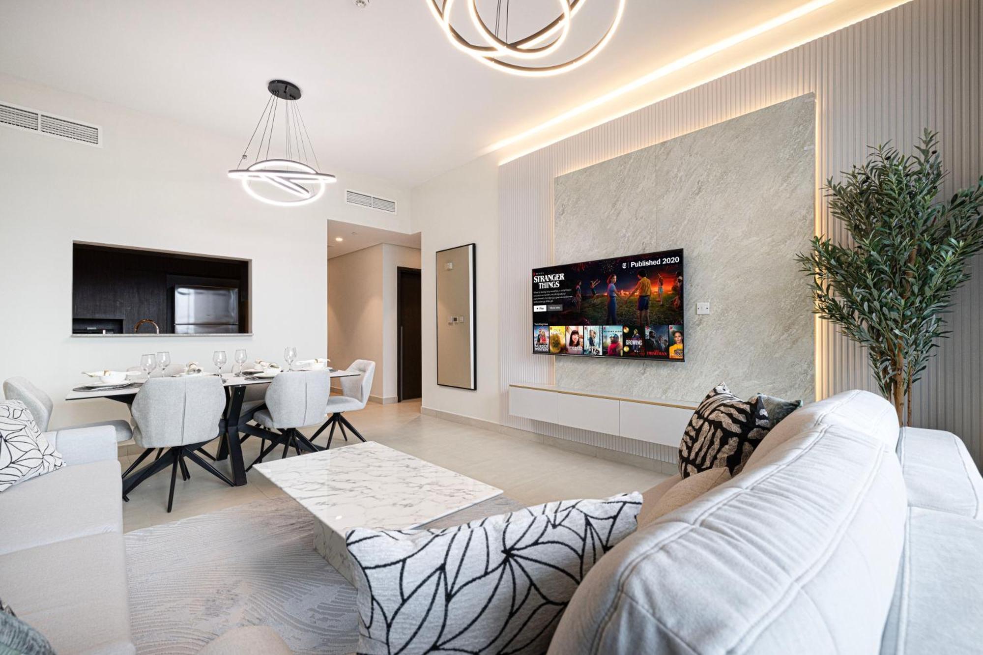 Stunning Burj Views New Luxe 2br Mall Access Apartment