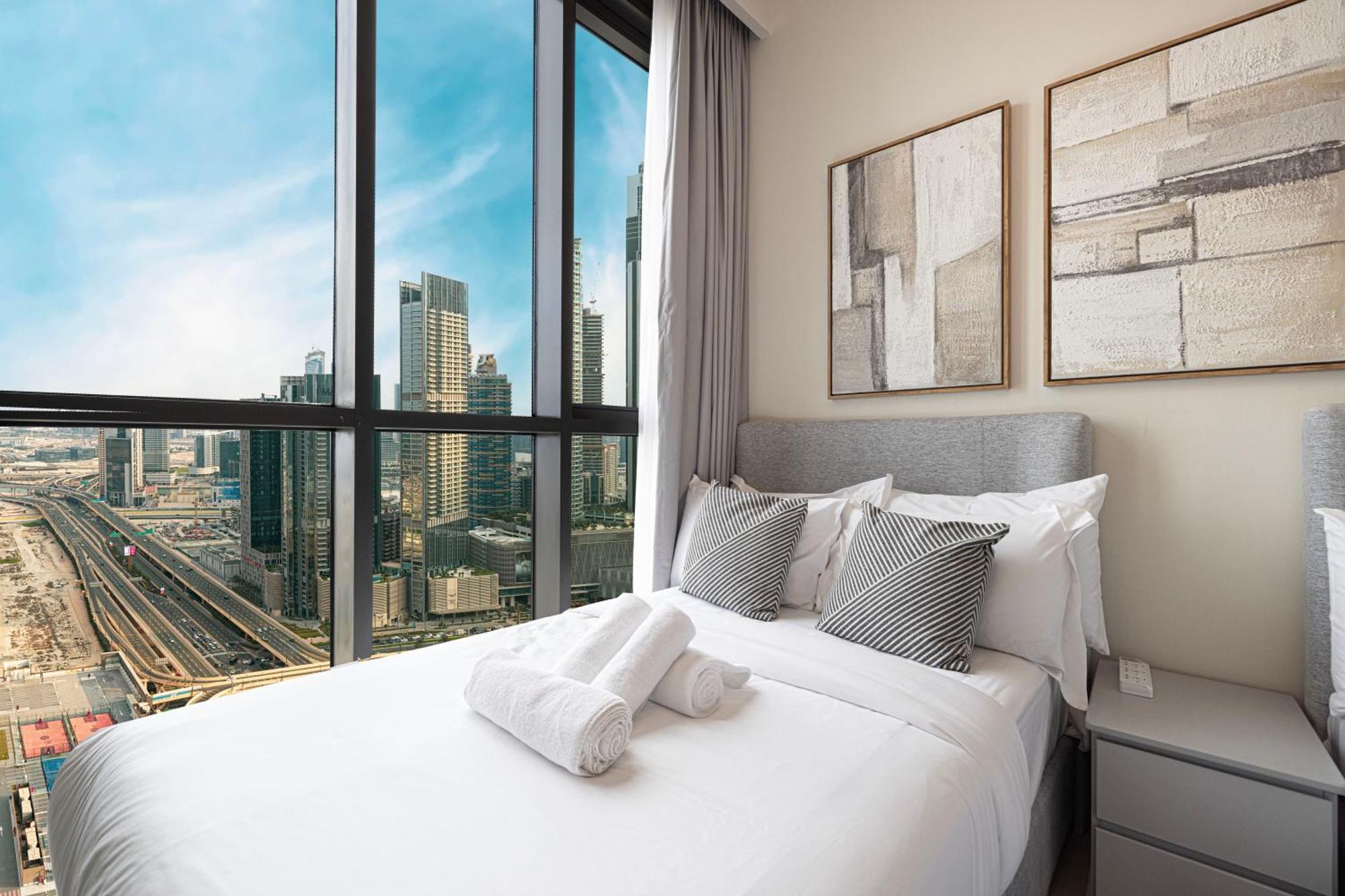 Stunning Burj Views New Luxe 2br Mall Access