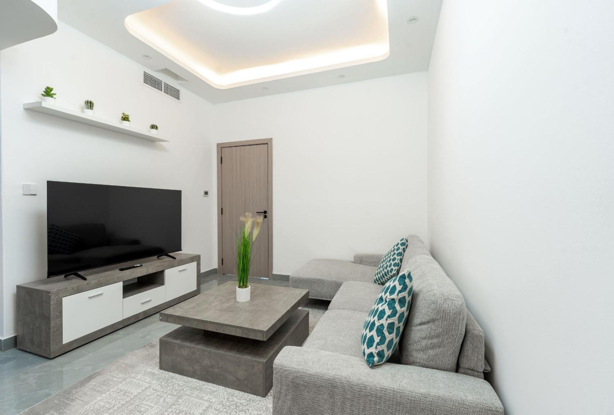Marina - 1 Bhk Elegant Apartment *