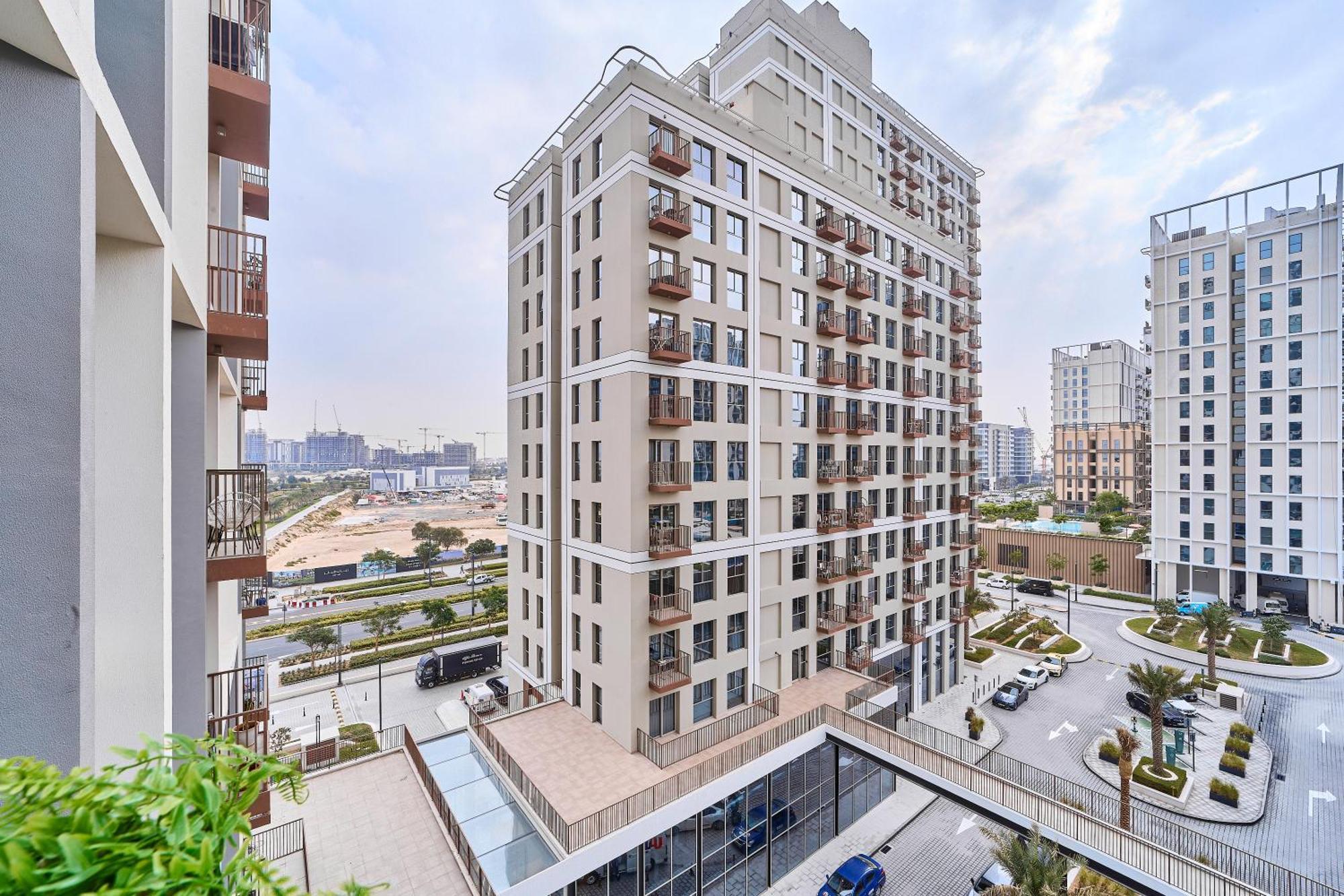 Elegant 2br Living Steps From Hills Park Apartment *