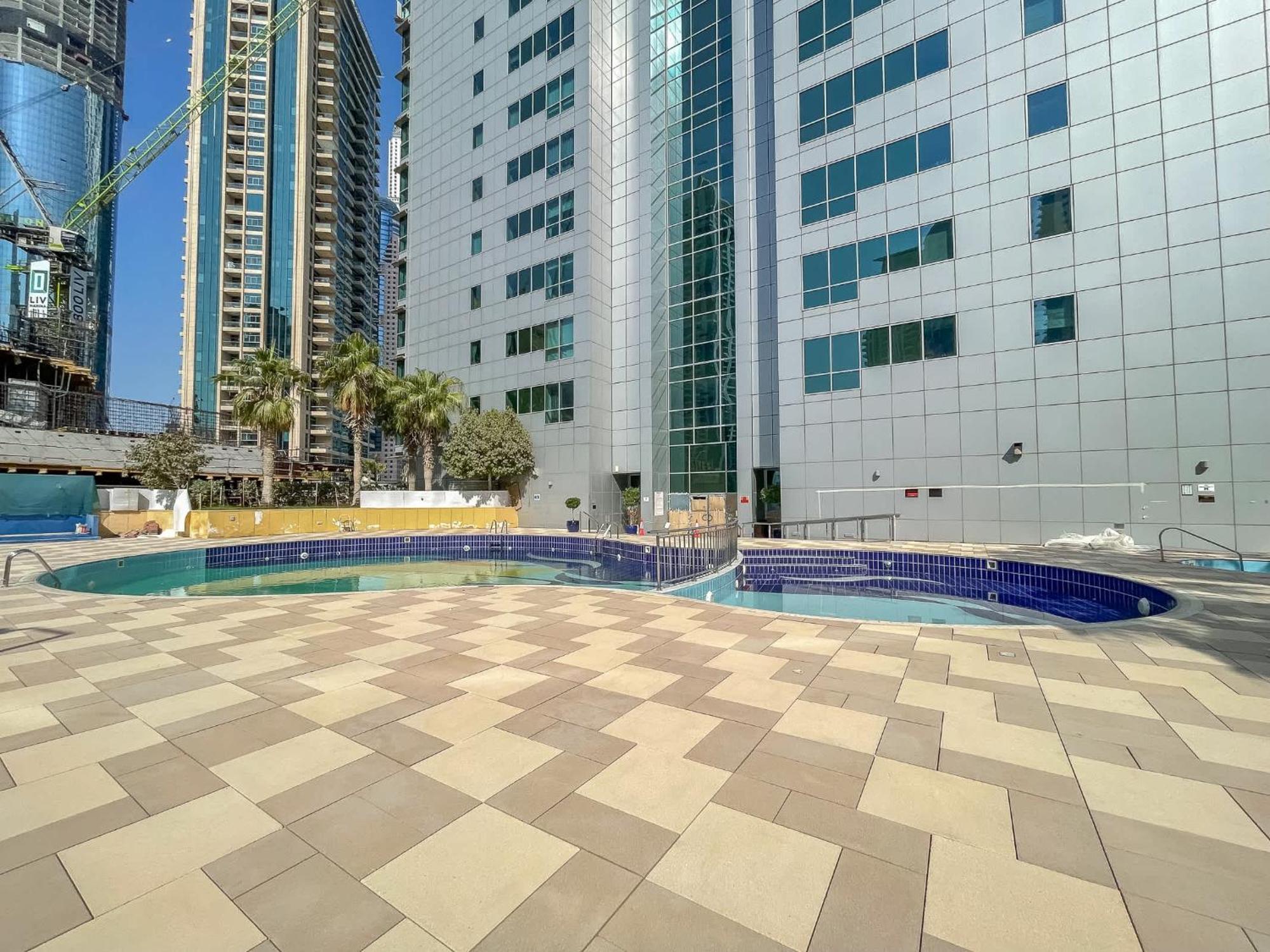 Exquisite 3-bedrooms At Marina Terrace With Striking Views Of Marina!