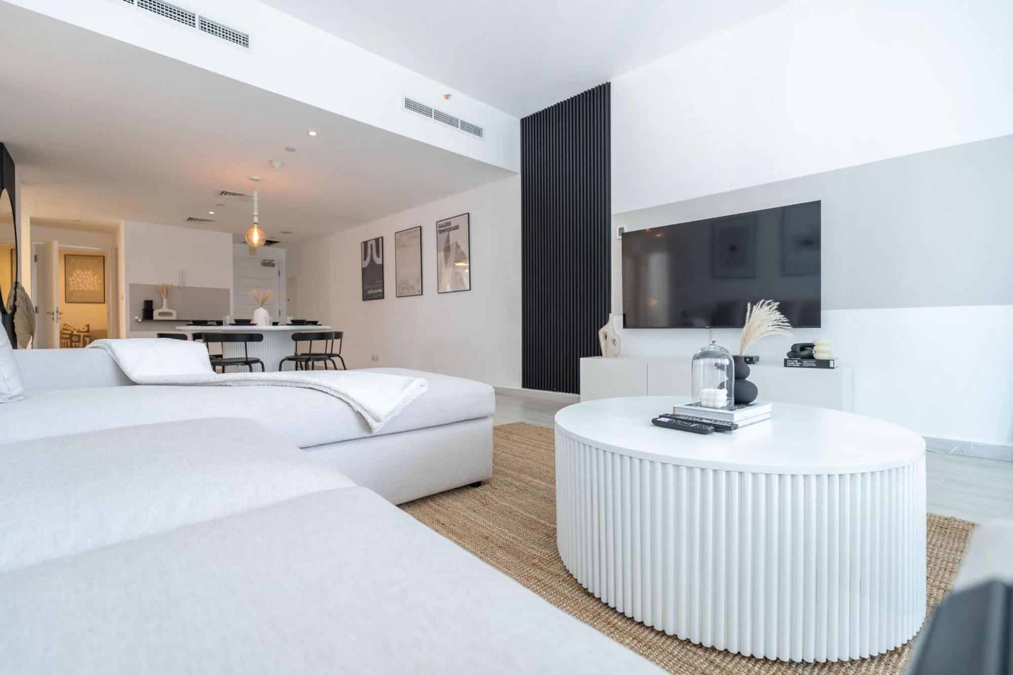 Exquisite 3-bedrooms At Marina Terrace With Striking Views Of Marina!