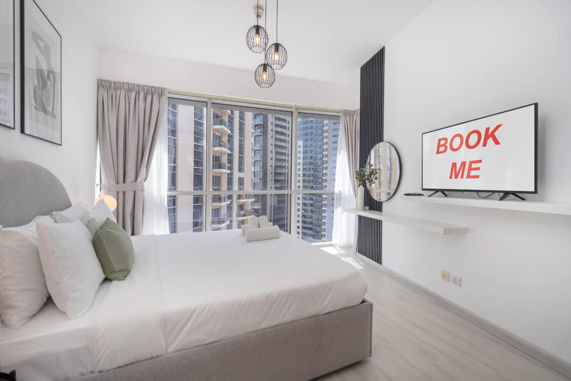 Exquisite 3-bedrooms At Marina Terrace With Striking Views Of Marina!