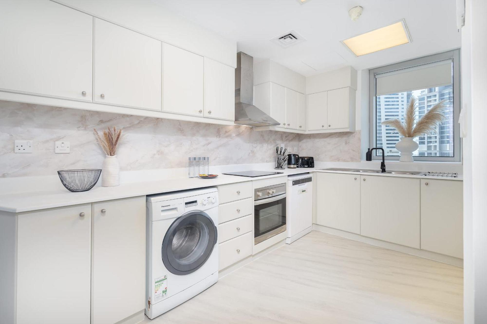 Exquisite 3-bedrooms At Marina Terrace With Striking Views Of Marina! *