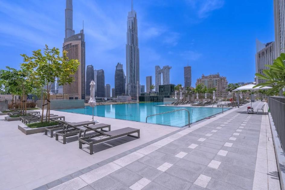 Downtown Views Ii - Vogue -tower 1, -1 Bedroom That Sleeps 3 -13th Floor -large Balcony With Views Apartment Dubai