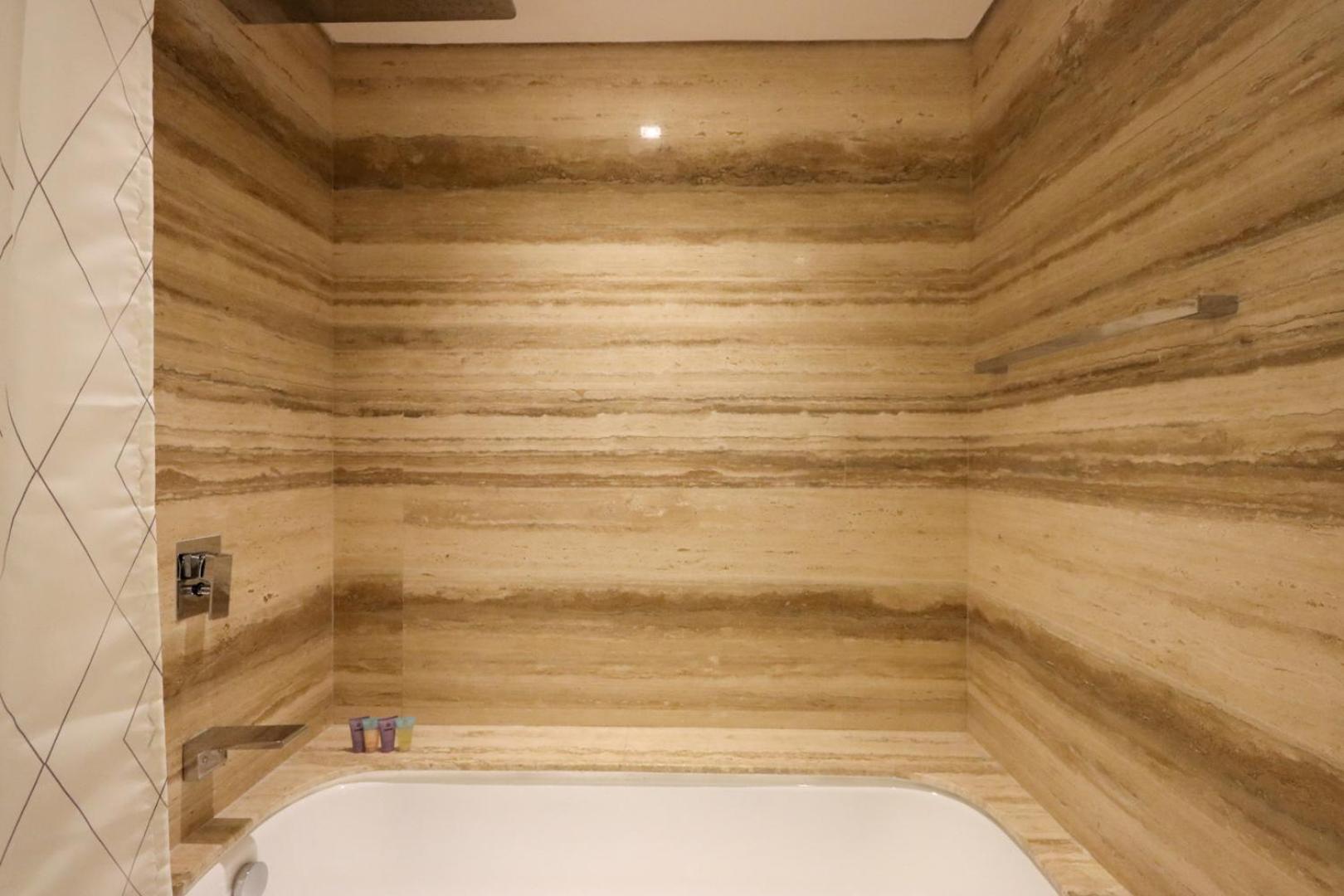 Apartment Livbnb- Modern Meets Comfort, With Balcony