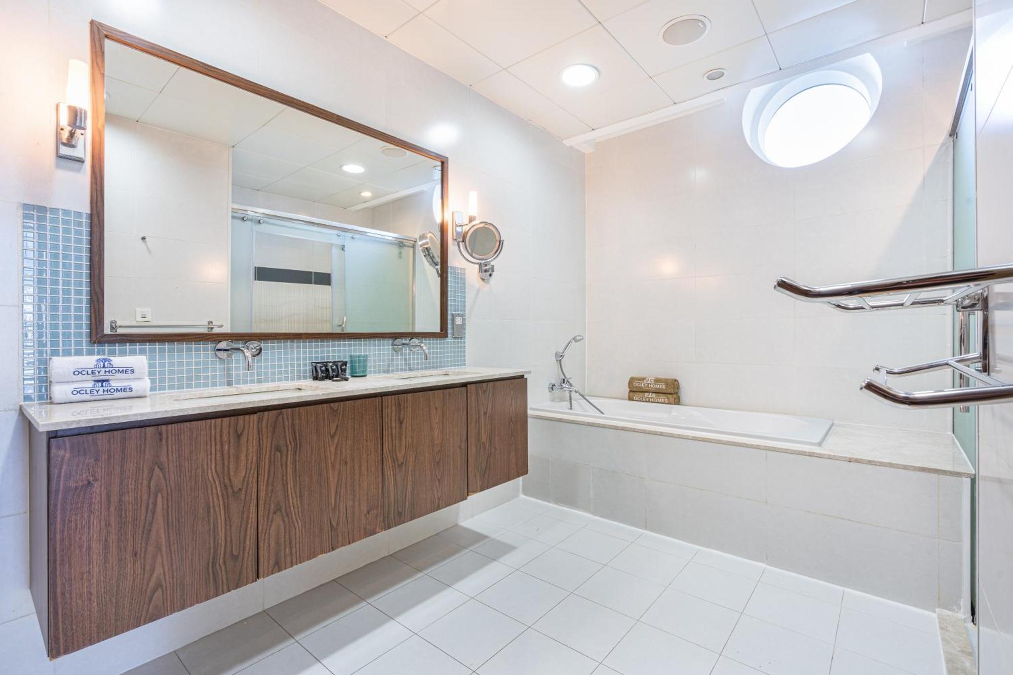 Palm Next To Nakheel Mall With Private Apartment Dubai