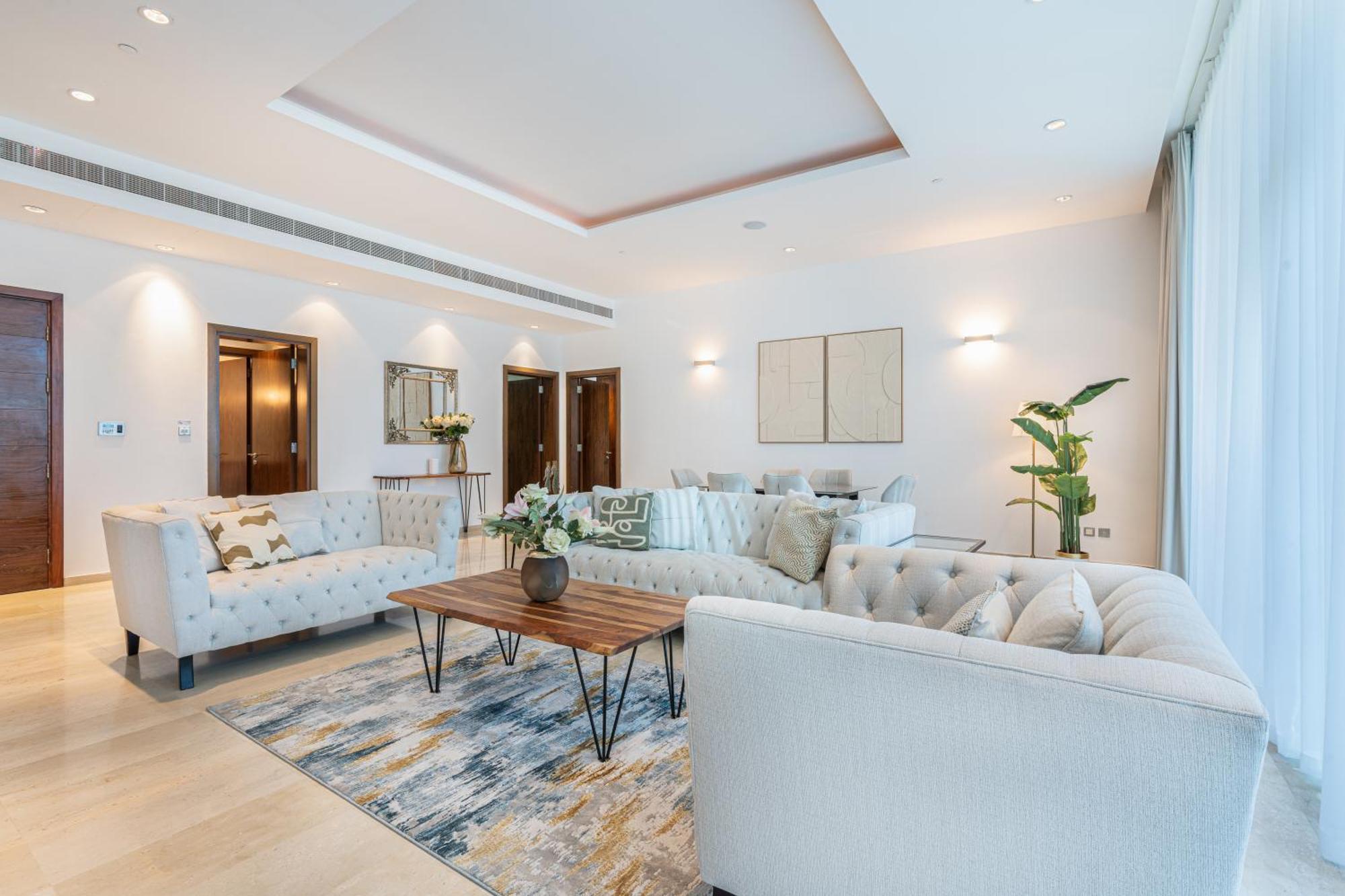 Palm Next To Nakheel Mall With Private Apartment *