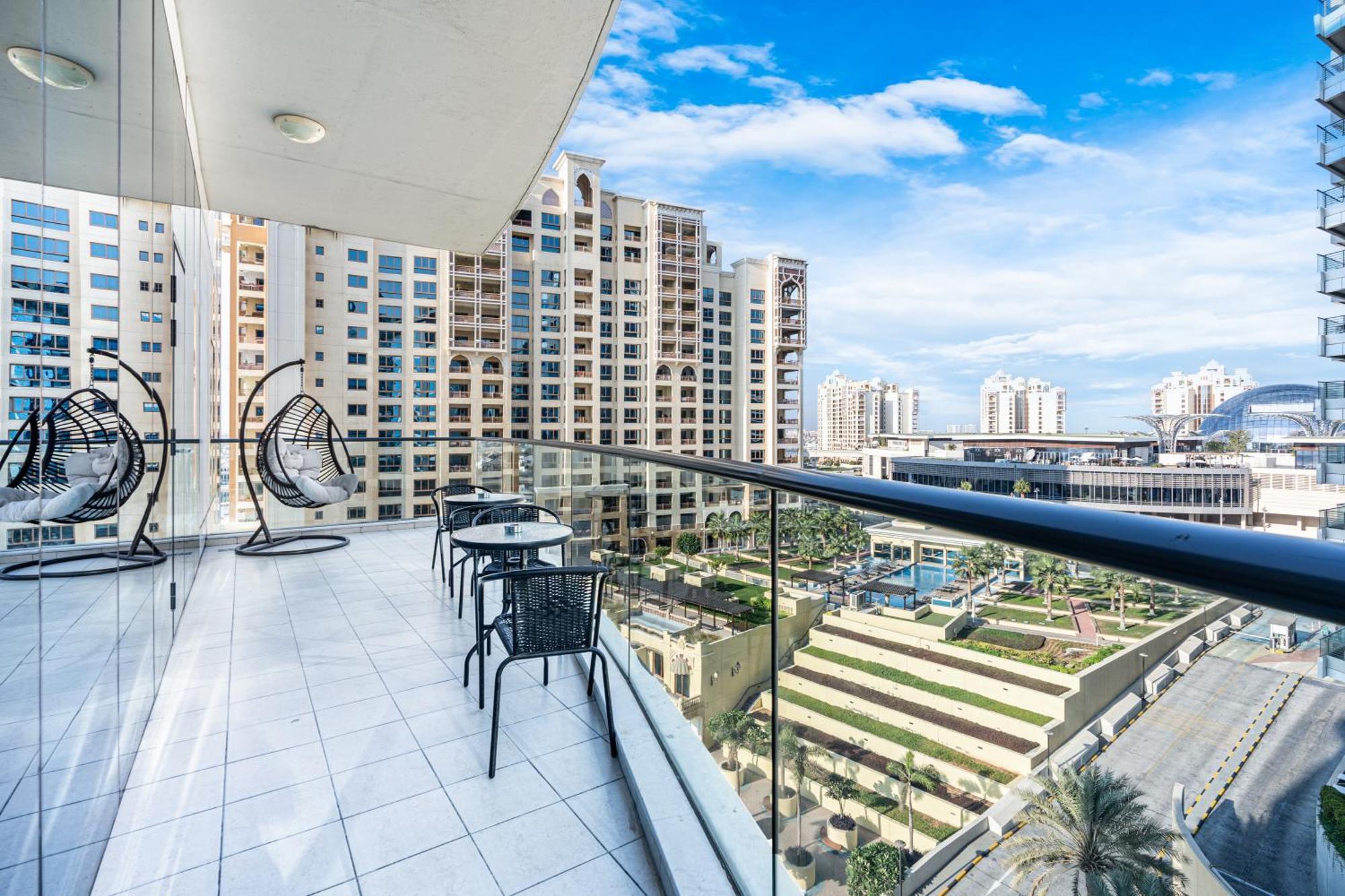 Palm Next To Nakheel Mall With Private