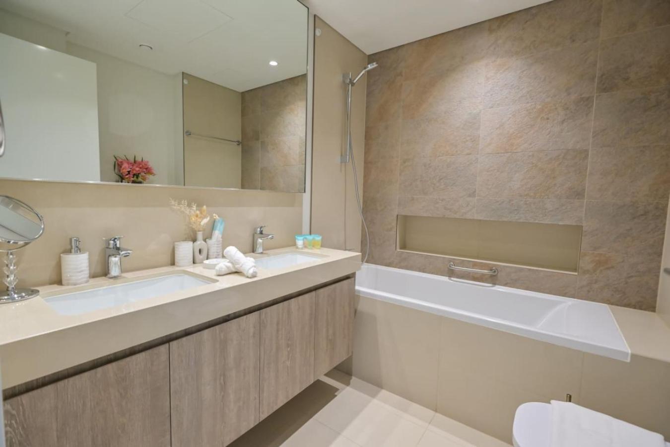 Elegant 2br In Downtown Views - 1 Min To Mall Zabeel Apartment *