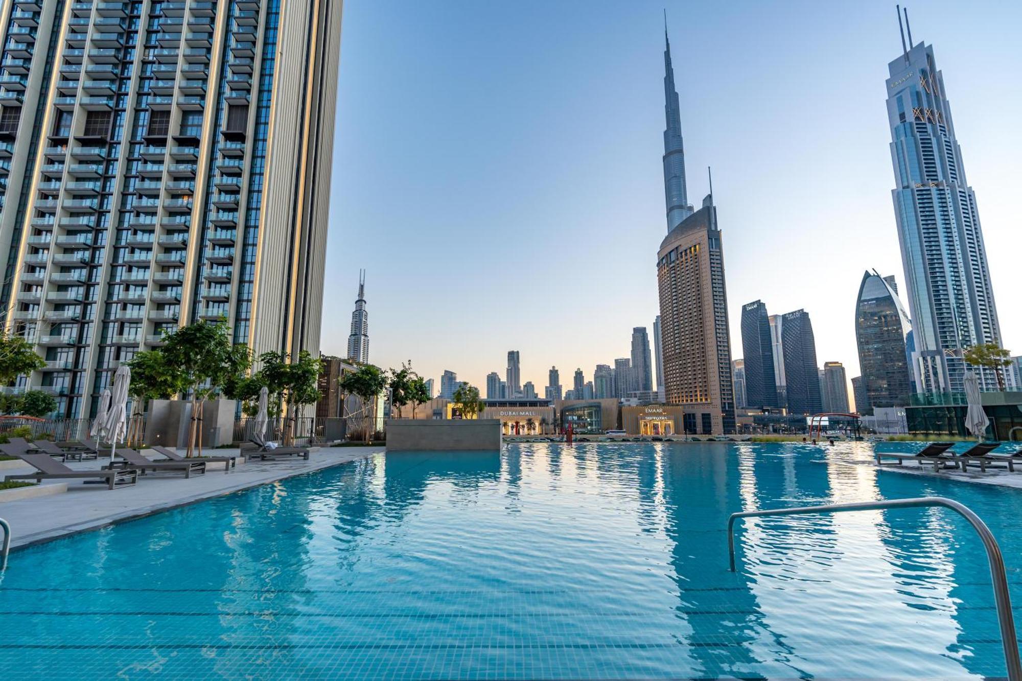 Burj Khalifa & Dancing Fountain View, 54th Floor & Mall Access *