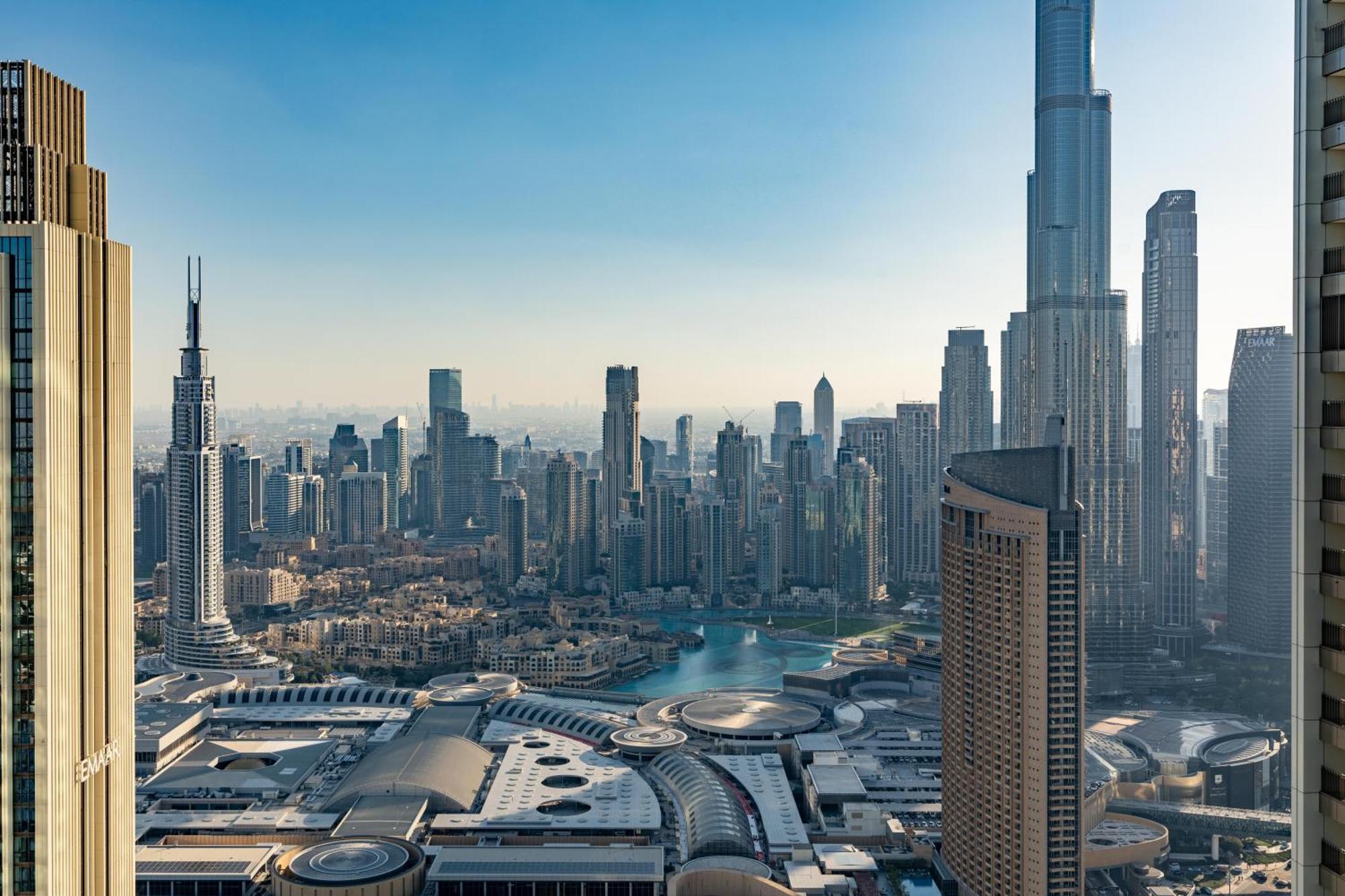 Burj Khalifa & Dancing Fountain View, 54th Floor & Mall Access Apartment