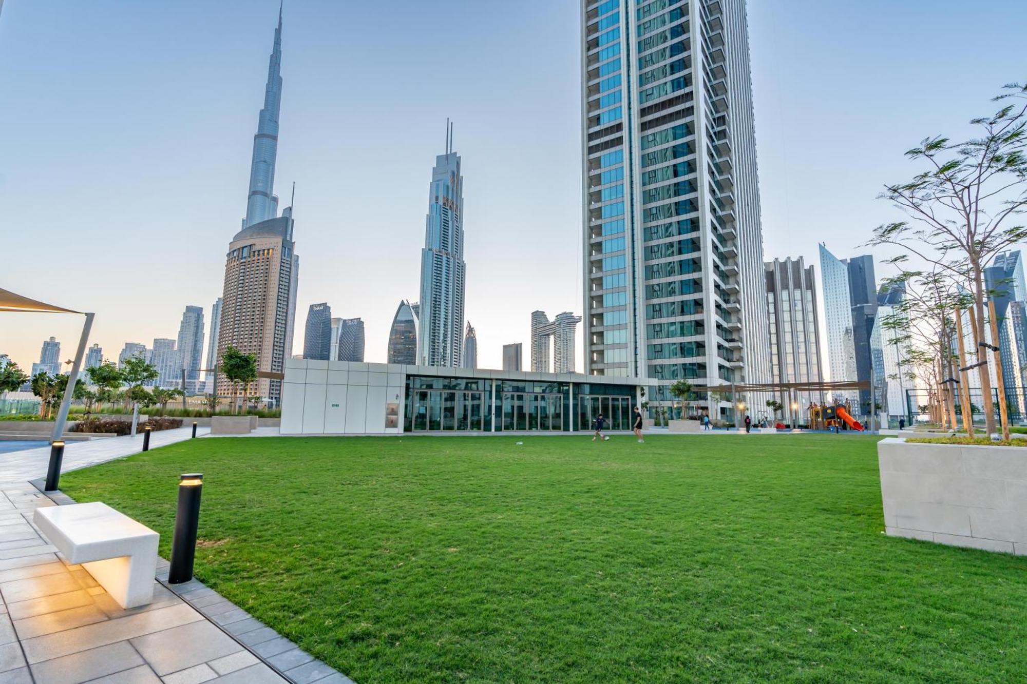 Burj Khalifa & Dancing Fountain View, 54th Floor & Mall Access Dubai