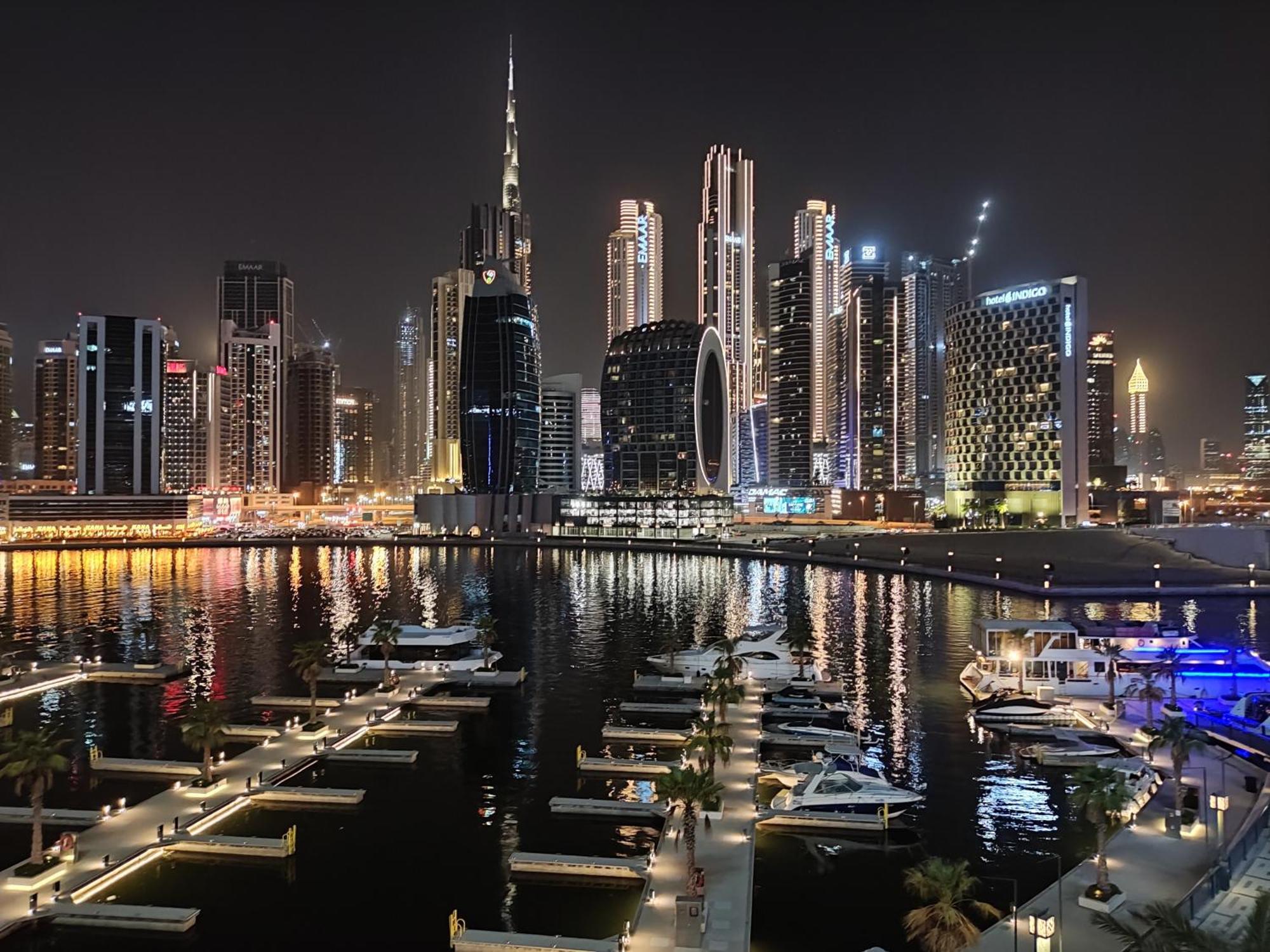 April Offer Huge 1bkh 4people & High Floor Dubai