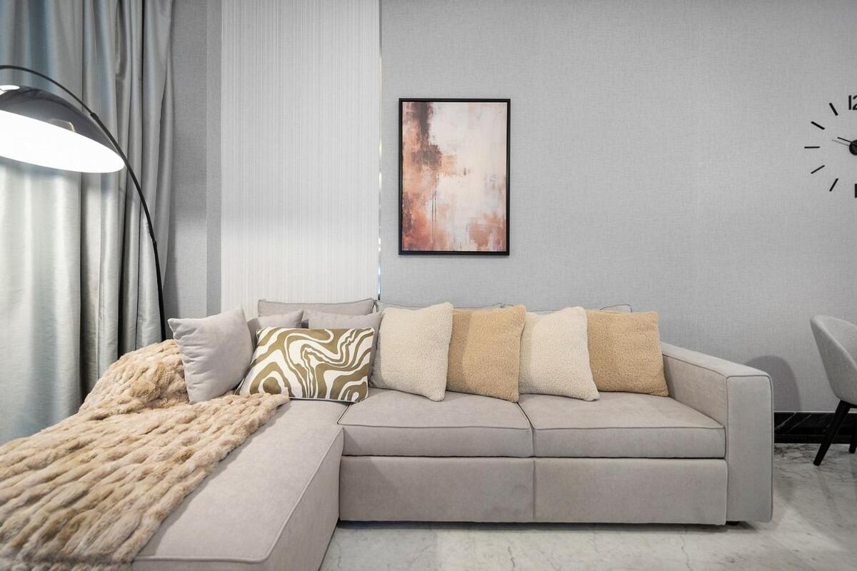 First Class 1br Luxury Escape Dubai