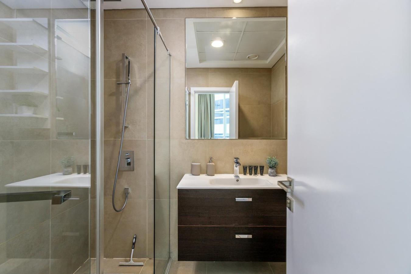 Apartment High Floor - 2br In Marina Arcade, Marina - Allsopp & Allsopp *