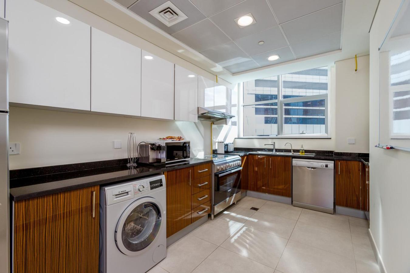 High Floor - 2br In Marina Arcade, Marina - Allsopp & Allsopp Dubai